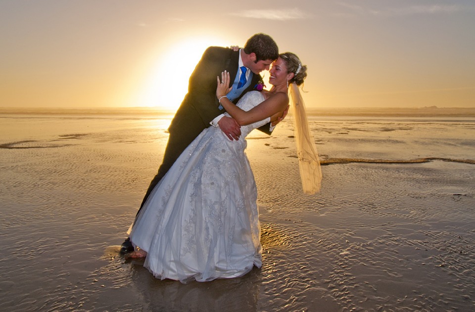 beach-wedding-615219_960_720